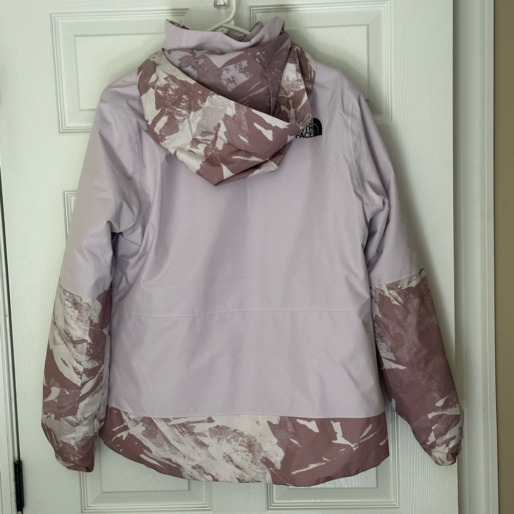 The North Face Women's Lavender Ski Jacket and ski pants. - Picture 5 of 5